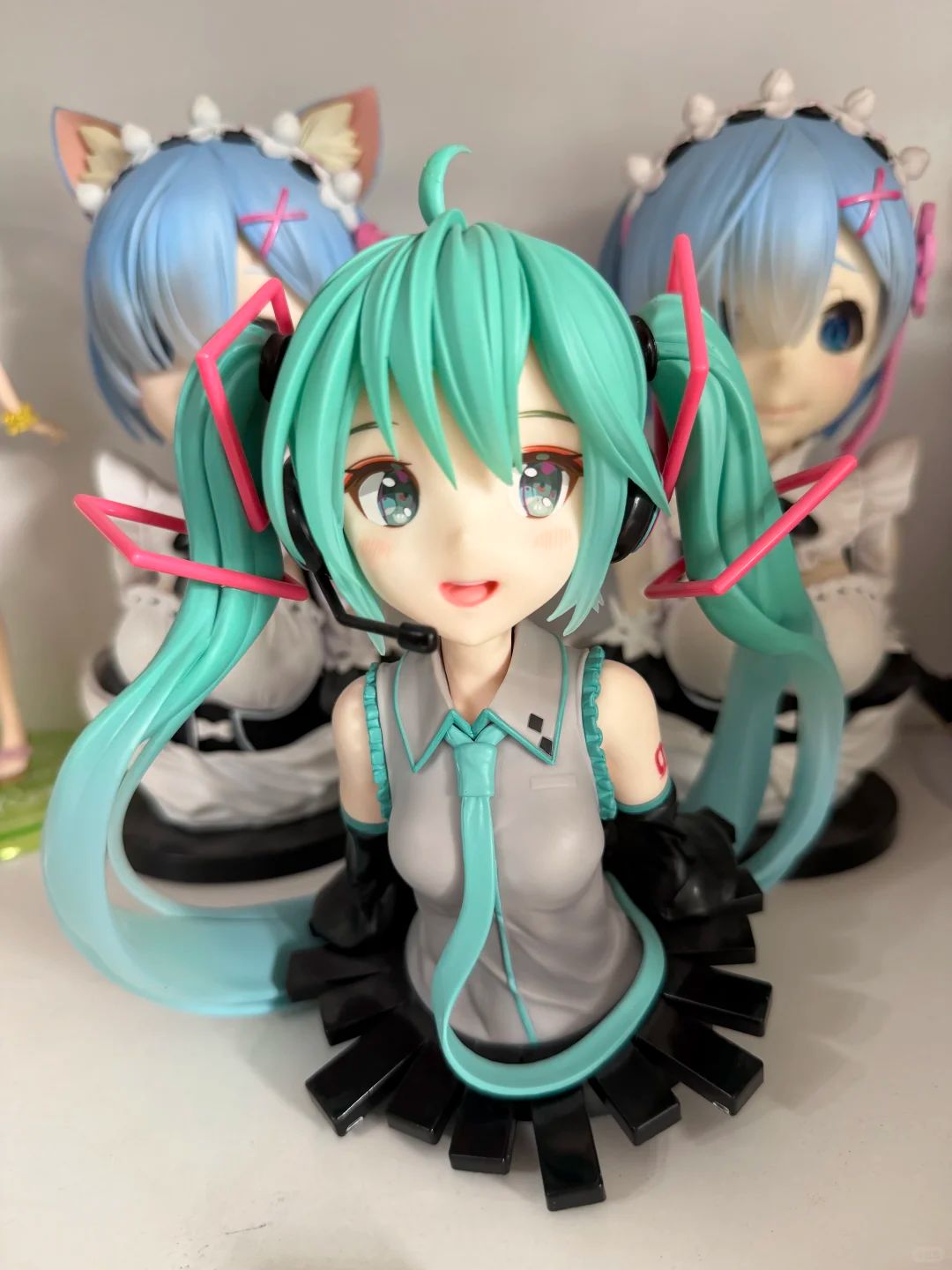 Anime Virtual Idol Hatsune Mik - Home Office Romance Manga recension och pris