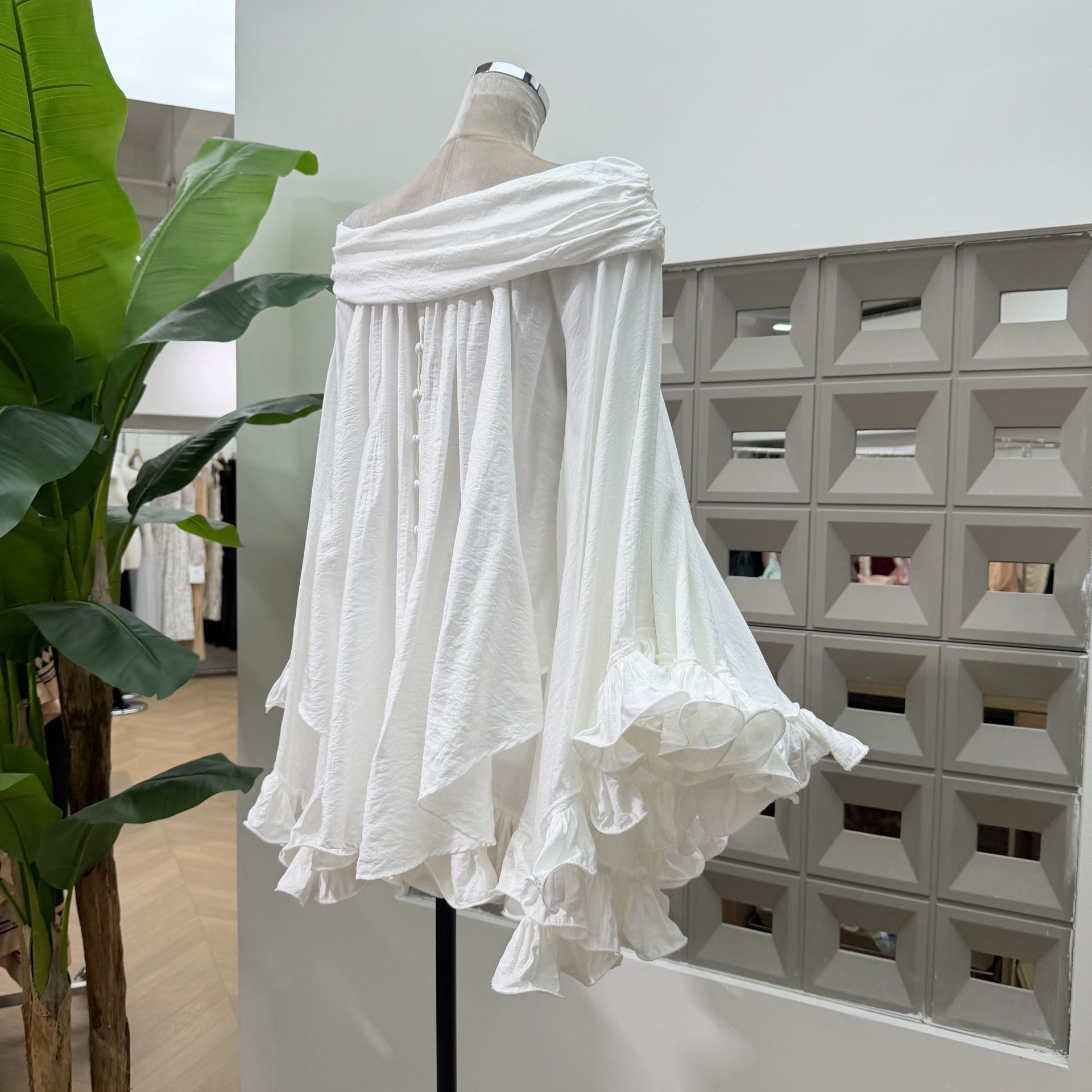 Summer Solid Color Ruffled Loo - Home Office For Two recension och pris