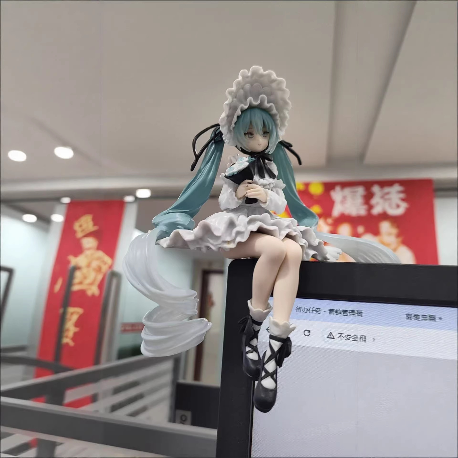 12cm Miku Anime Figure Retro B - Home Office Romance Manga recension och pris